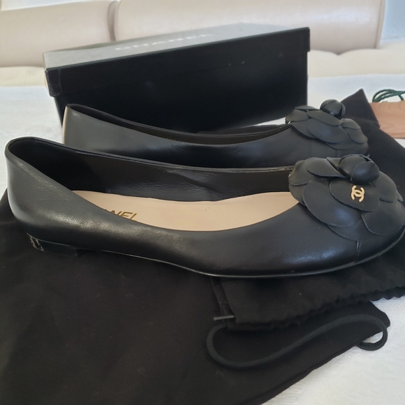 Chanel Camellia flats, size 38.5, black - Picture 8 of 14